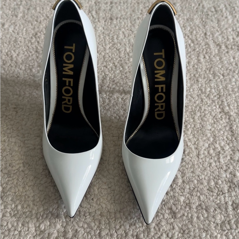 Tom Ford
F23 105mm Iconic T Pointy Toe Pump